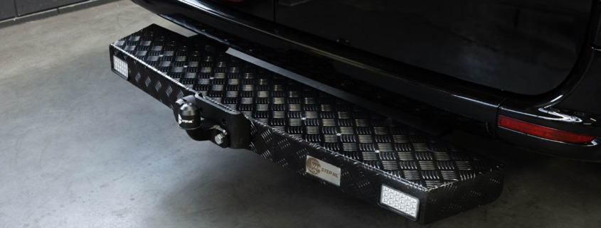 Treeplank voor bedrijfsbus door Garage Evers in Ederveen